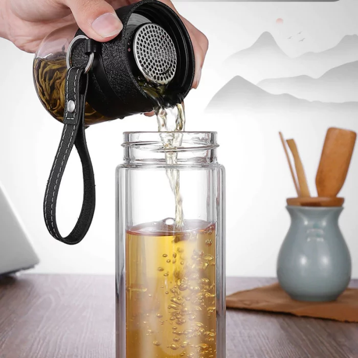 tea pourer